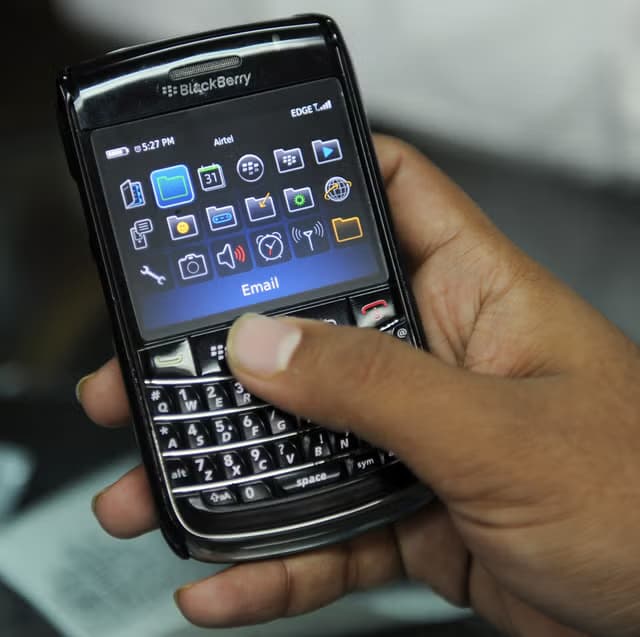 2007: Steve Jobs introducerade iPhone och lade internet i handen.